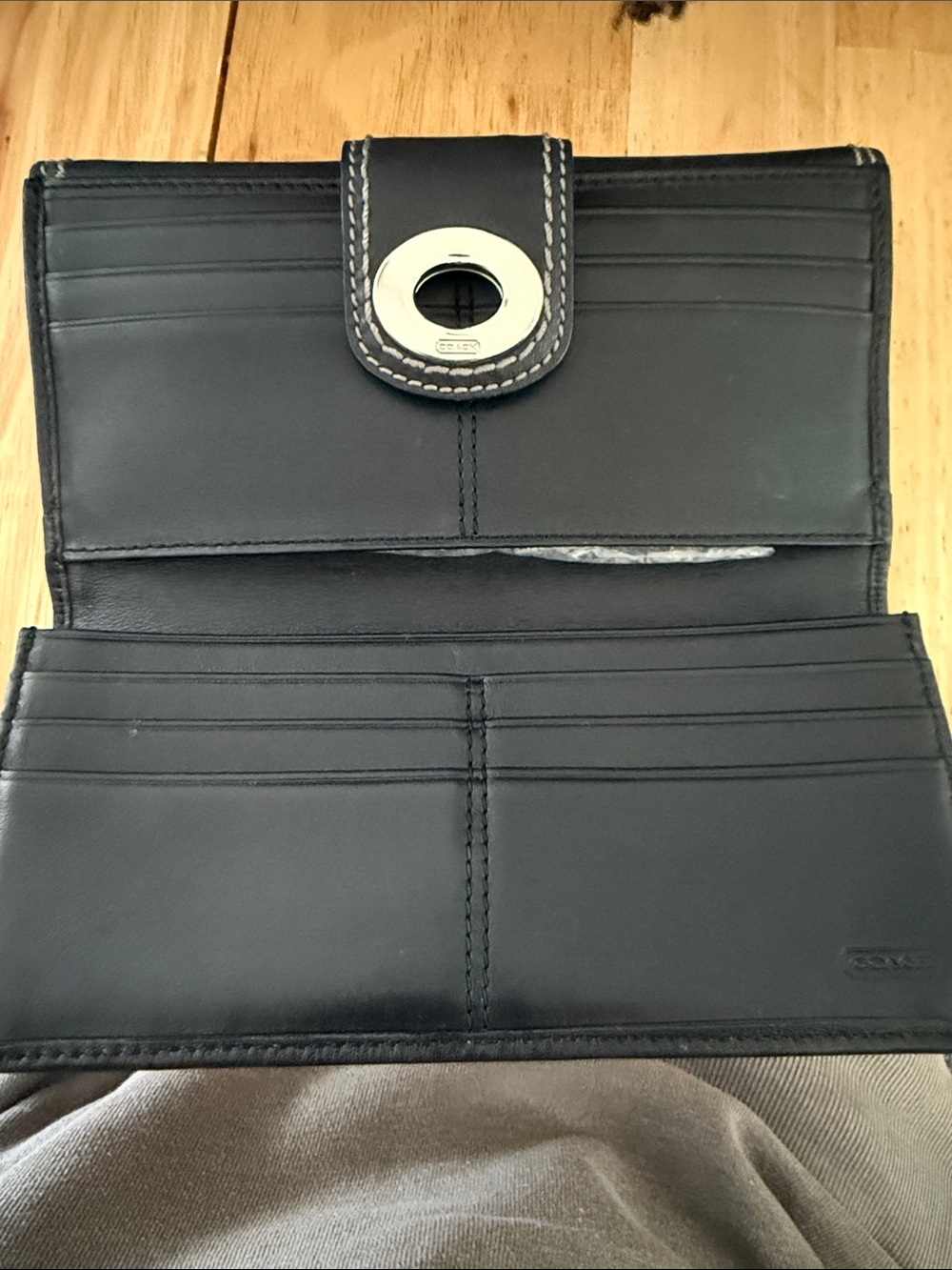 Coach leather turn lock wallet - Picture 4 of 4